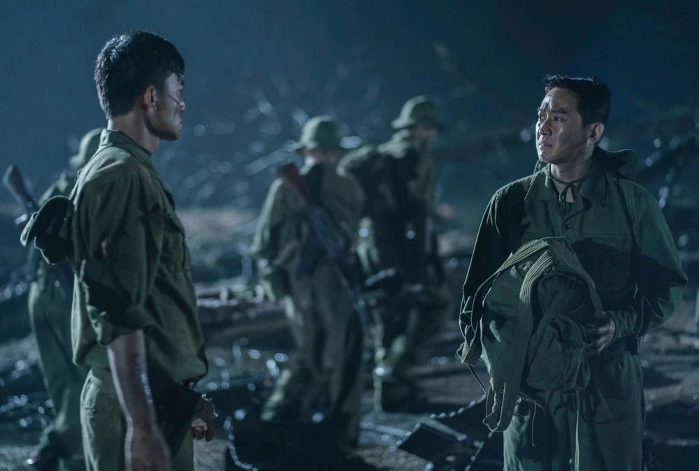 Cảnh trong phim "Mưa đỏ".