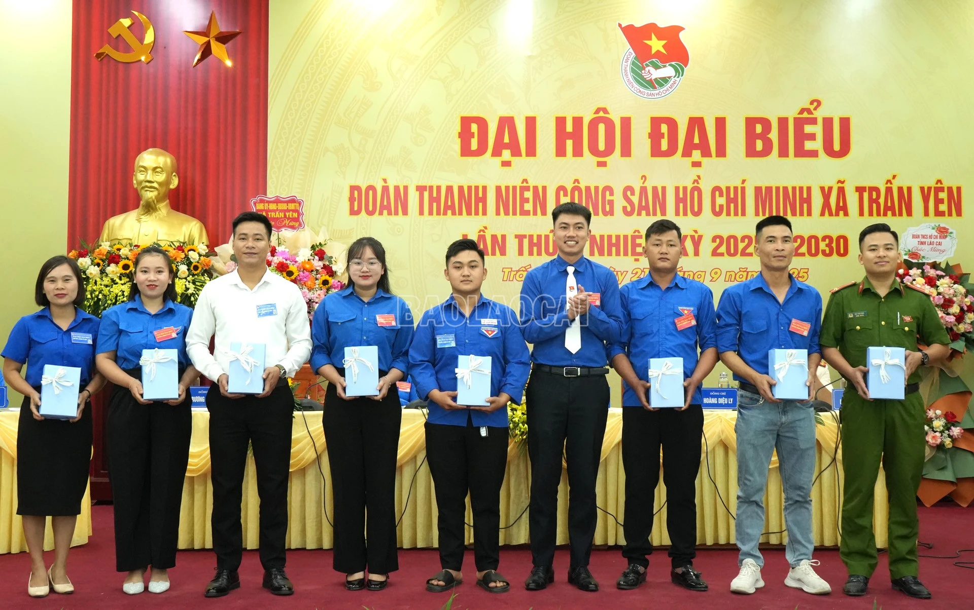 Chia tay các đồng chí thôi không tham gia BCH khóa mới.