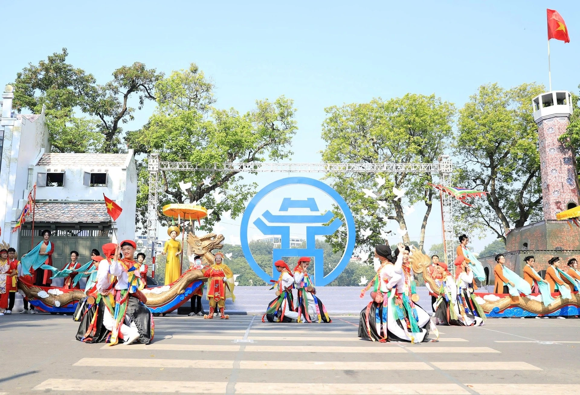 Văn hóa là nguồn lực nội sinh quan trọng hun đúc trí tuệ, tâm hồn, khí phách và bản lĩnh người Việt Nam.