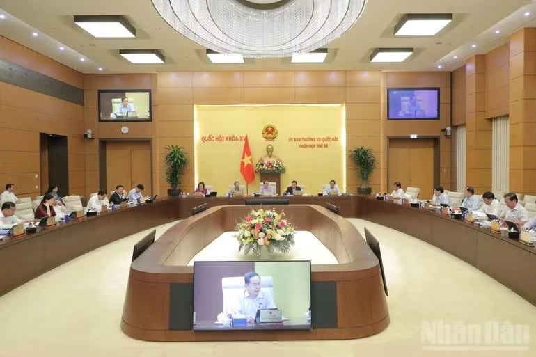 Quang cảnh phiên họp.