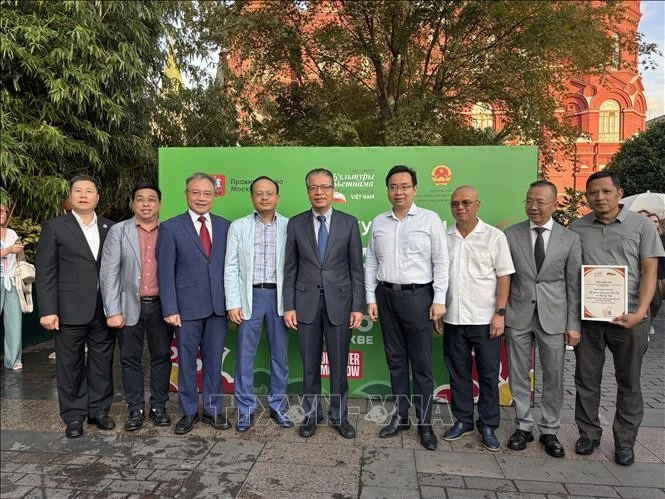 Đại sứ Đặng Minh Khôi ghi nhận sự đóng góp vào thành công của Lễ hội.