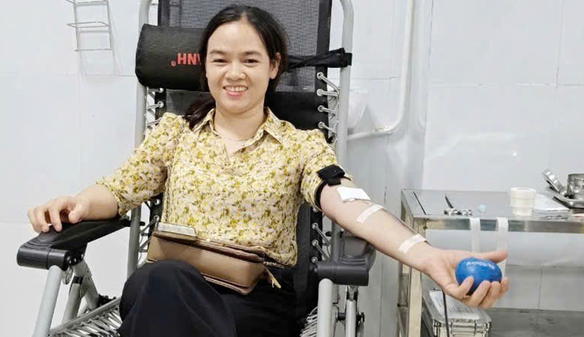 Hiến máu tình nguyện là nghĩa cử cao đẹp. 30-7-tiepmau2.jpg