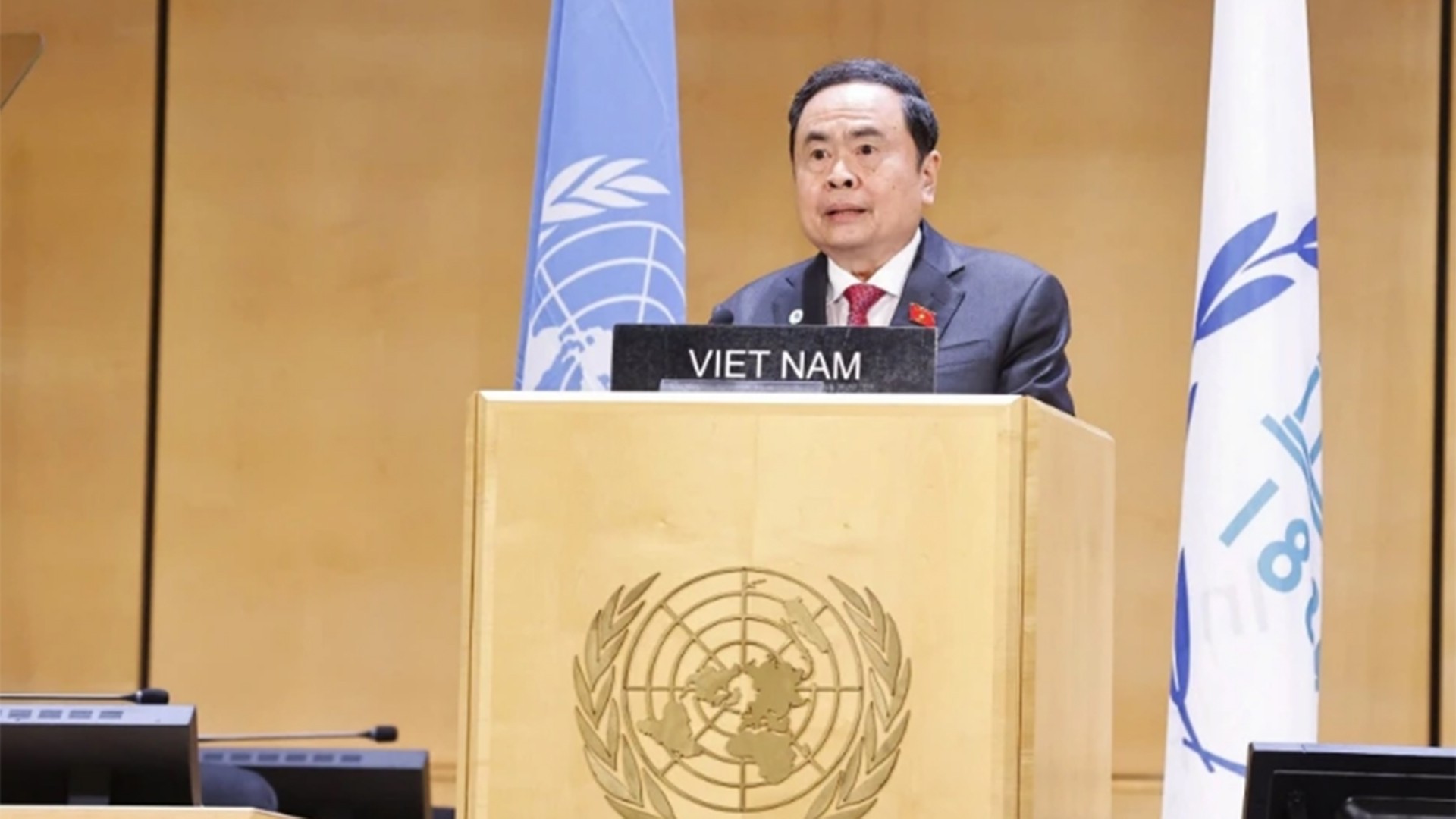Chủ tịch Quốc hội Trần Thanh Mẫn phát biểu tại Hội nghị các Chủ tịch Quốc hội thế giới lần thứ 6 ở Geneva, Thụy Sĩ. 30-7-ong-man.jpg