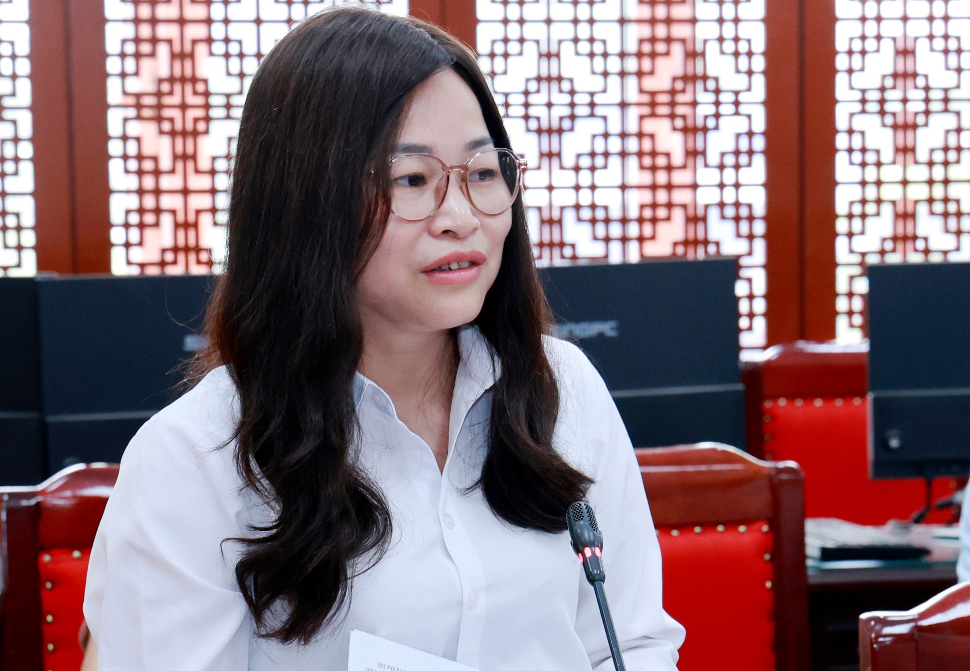 Bí thư Đảng ủy xã Cảm Nhân báo cáo nội dung công tác của Đảng bộ xã. 30-7-cam-nhan.jpg