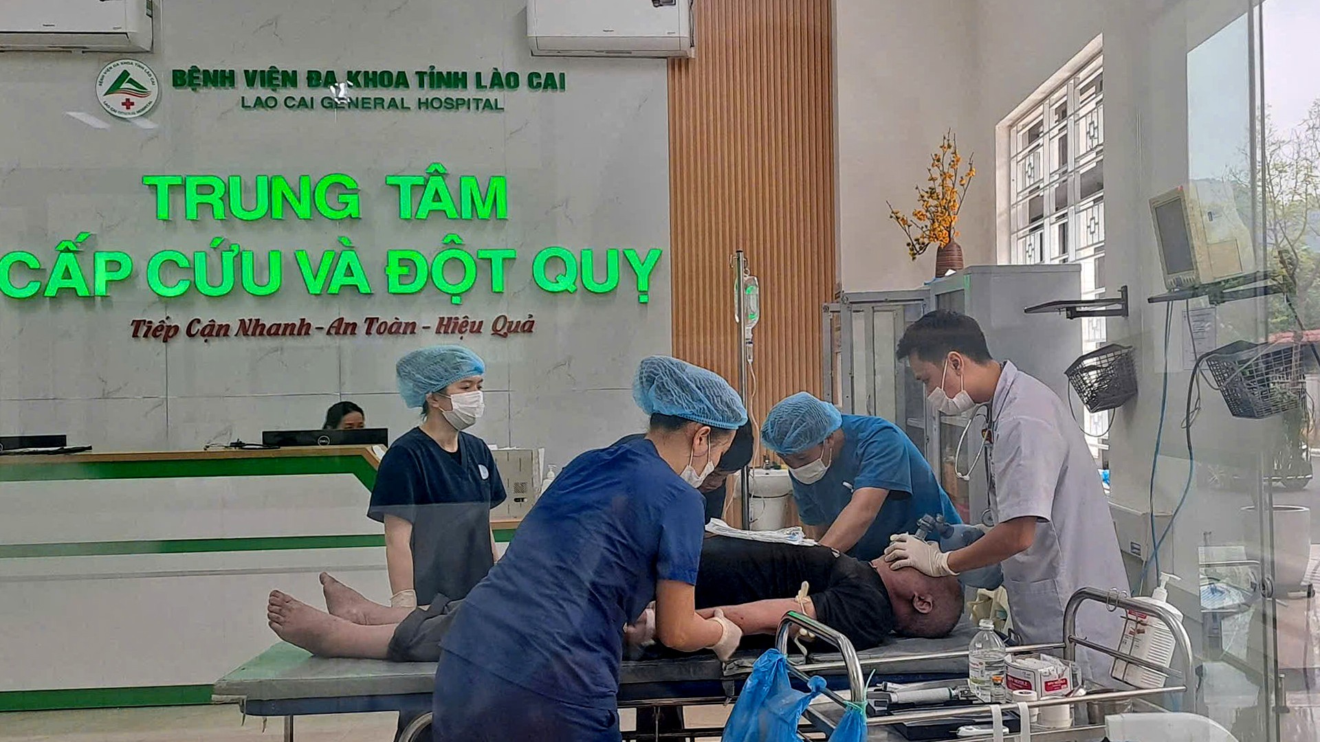 Nguồn máu hiến cứu sống nhiều bệnh nhân trong tình trạng nguy kịch. 30-7-tiepmau3.jpg