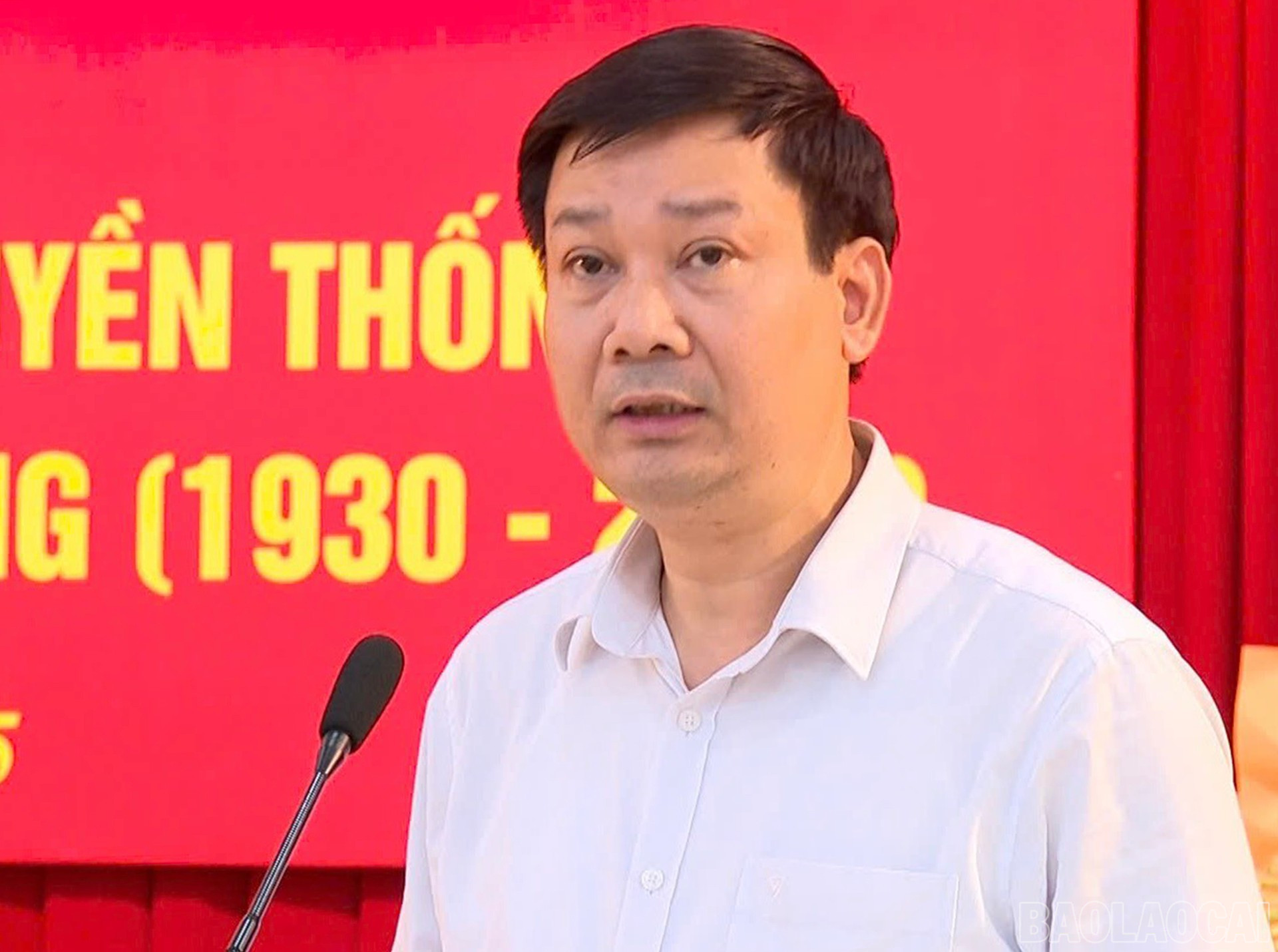 Đồng chí Bùi Minh Tuân- Trưởng Phòng Tuyên truyền, Báo Chí- Xuất bản, Ban Tuyên giáo và Dân vận Tỉnh uỷ. baolaocai-br_1-8-ongque2.jpg