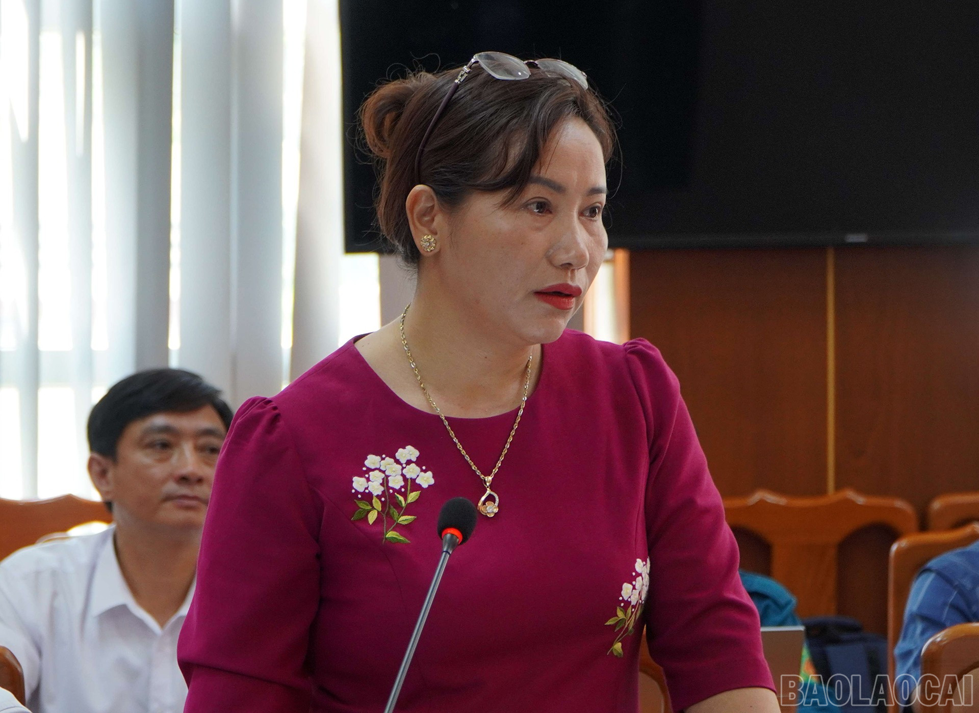 Các thành viên trong Tổ công tác số 5 tham gia góp ý các văn kiện Đại hội Đảng bộ các xã khu vực Bắc Hà. baolaocai-br_1-8-bac-ha3.jpg