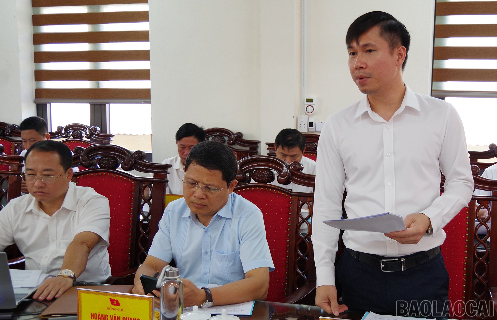 Thường trực Đảng uỷ xã Bản Lầu báo cáo công tác chuẩn bị dự thảo văn kiện trình Đại hội. baolaocai-br_1-8-duyet2.jpg