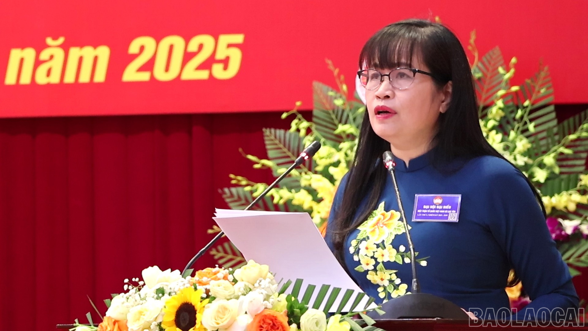 Đồng chí Đinh Minh Hà - Tỉnh ủy viên, Phó Chủ tịch Ủy ban Mặt trận Tổ quốc Việt Nam tỉnh, Chủ tịch Hội Liên hiệp phụ nữ tỉnh phát biểu tại đại hội. baolaocai-br_ba-ha.jpg