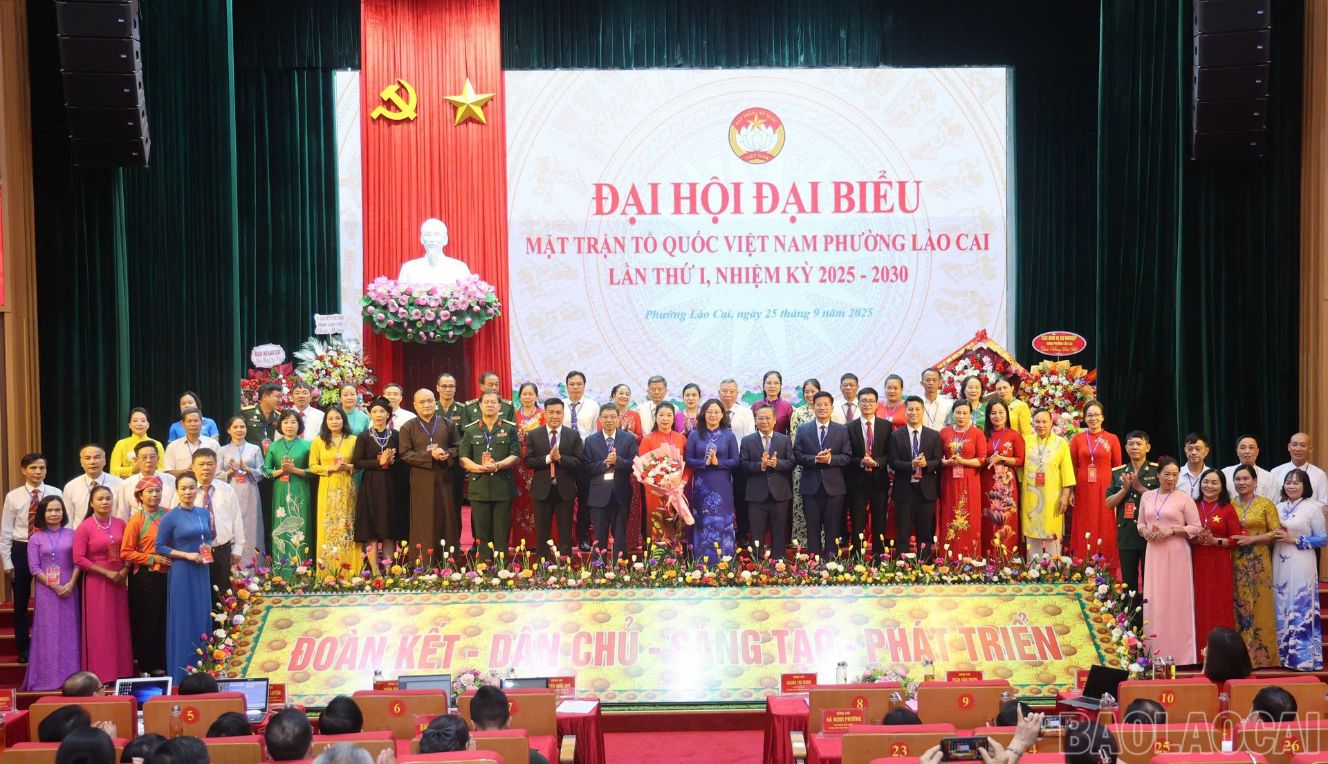 Các Ủy viên Ủy ban Mặt trận Tổ quốc Việt Nam phường Lào Cai khóa I, nhiệm kỳ 2025 - 2030 ra mắt đại hội. baolaocai-br_25-9-lech2.jpg