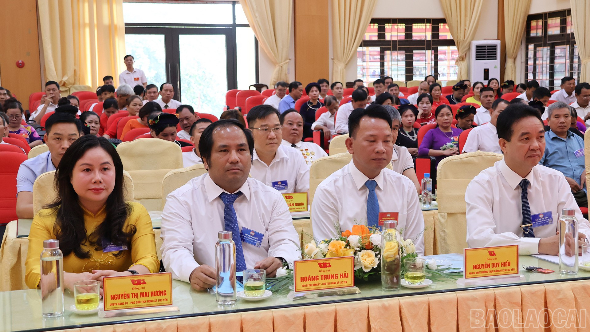 Các đại biểu dự đại hội. baolaocai-br_daibieu-ongyen.jpg