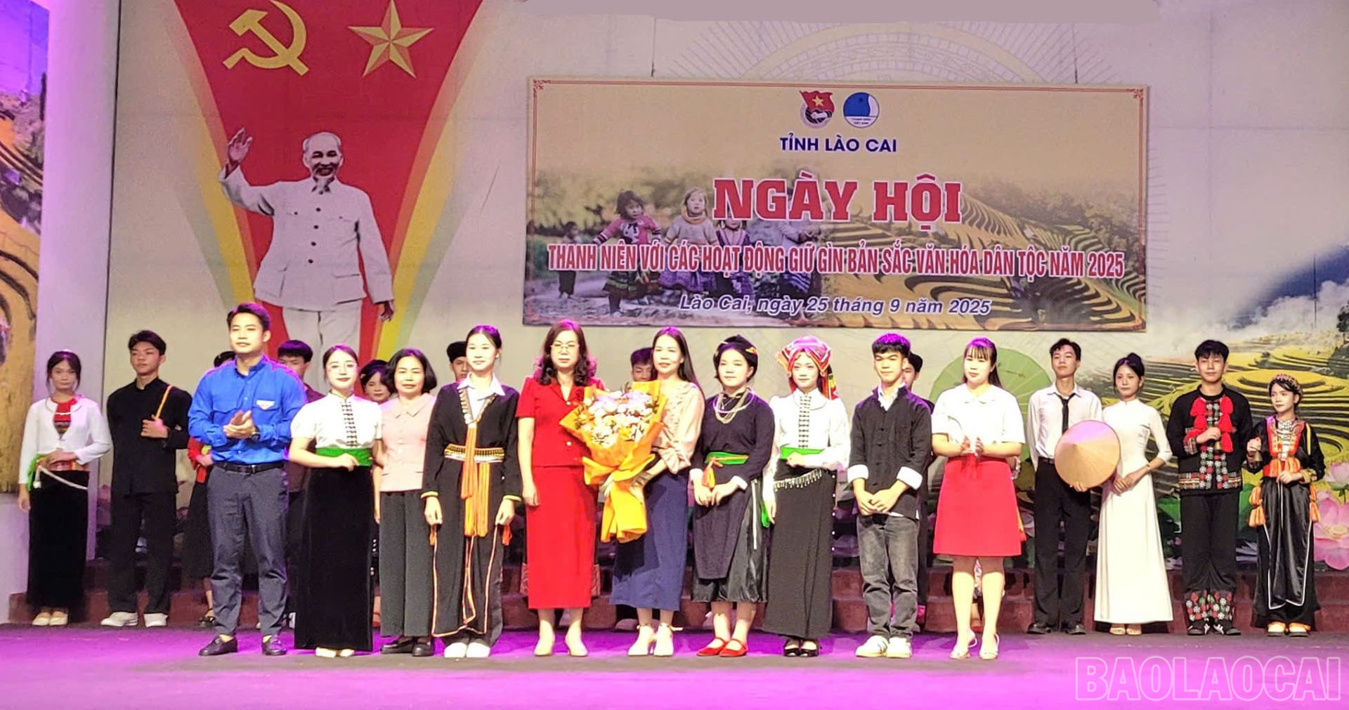 Ra mắt Câu lạc bộ giữ gìn bản sắc văn hóa dân tộc Trường Phổ thông Dân tộc Nội trú THPT Yên Bái. baolaocai-br_25-9-clb.jpg