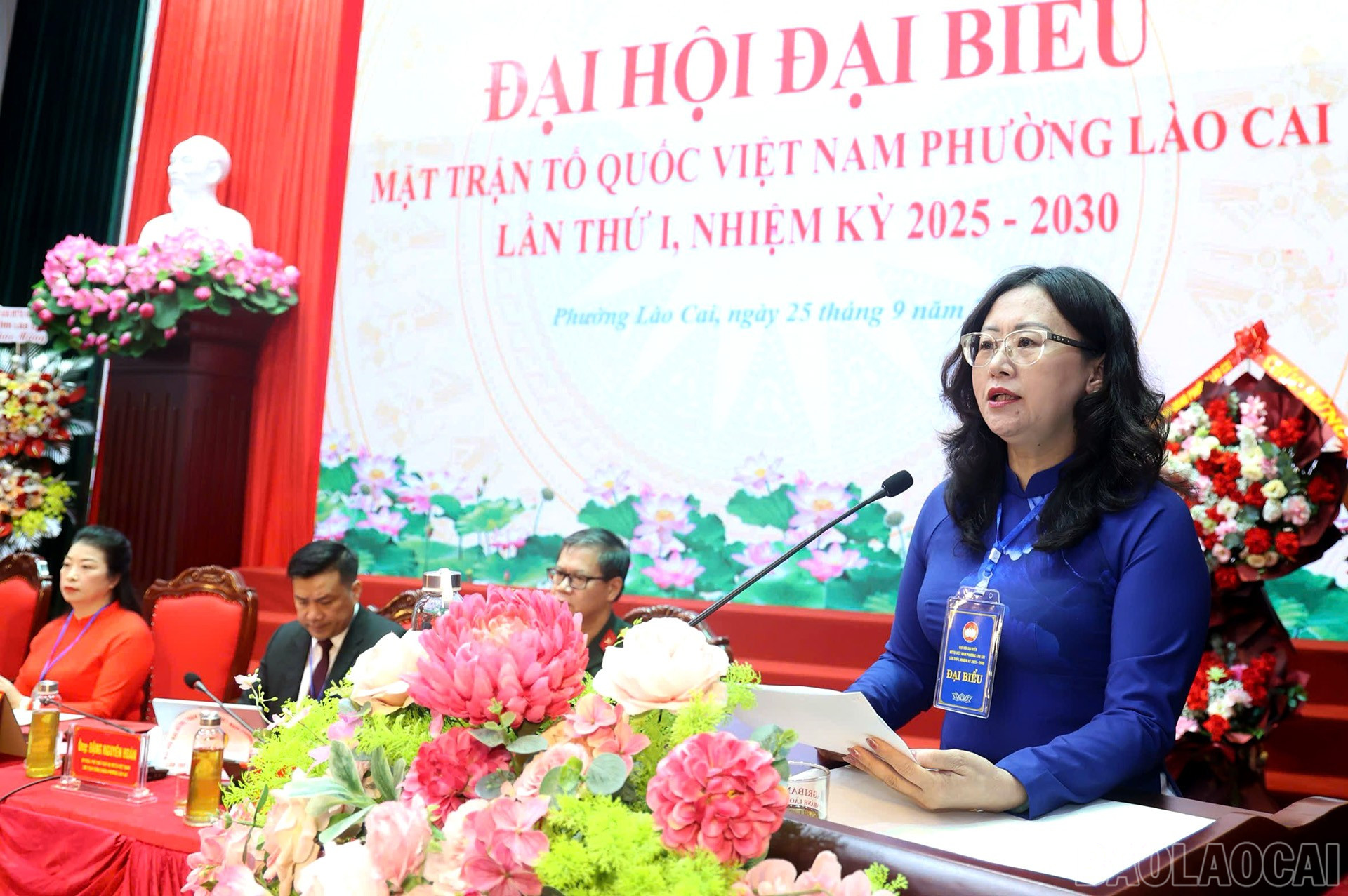 Đồng chí Giàng Thị Dung - Phó Bí thư Tỉnh ủy, Chủ tịch Ủy Ban Mặt trận Tổ quốc Việt Nam tỉnh phát biểu chỉ đạo tại đại hội. baolaocai-br_25-9-ba-dung11.jpg