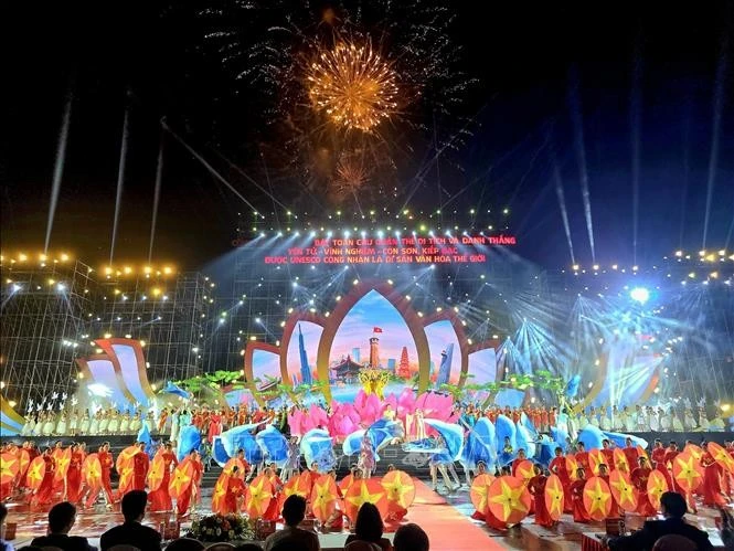 hương trình nghệ thuật chào mừng tại buổi lễ.