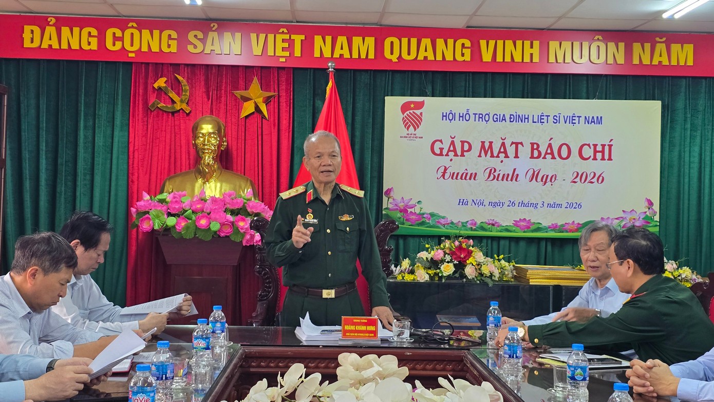 Trung tướng Hoàng Khánh Hưng phát biểu tại buổi gặp mặt