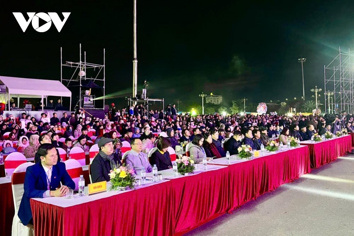Tham dự lễ khai mạc có lãnh đạo Cục Văn hóa và Du lịch Châu Hồng Hà, tỉnh Vân Nam, Trung Quốc, đại diện ngành văn hóa, thể thao và du lịch nhiều tỉnh, thành trong cả nước