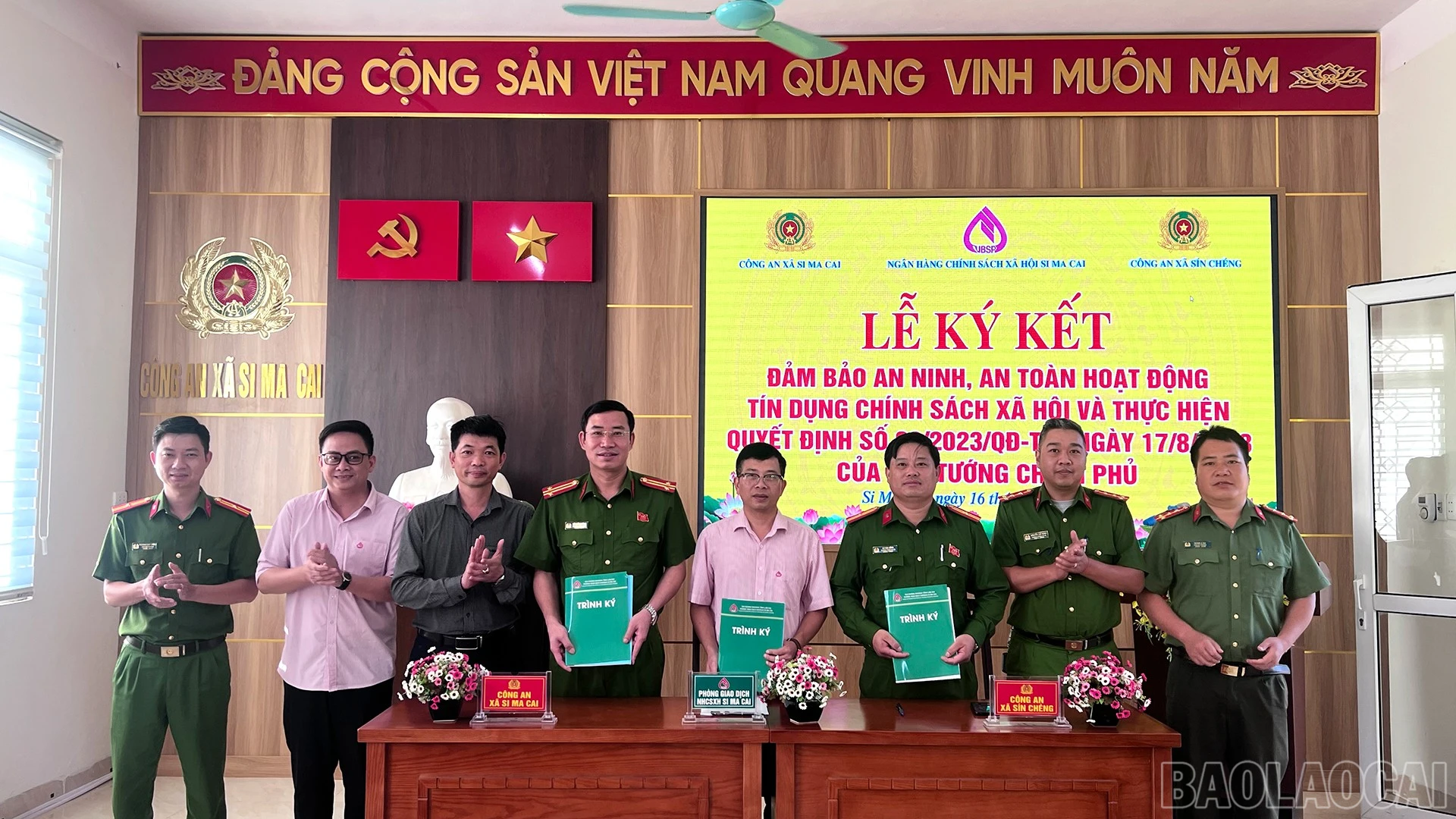 Phòng Giao dịch Ngân hàng CSXH Si Ma Cai và Công an 2 xã đã ký quy chế phối hợp.