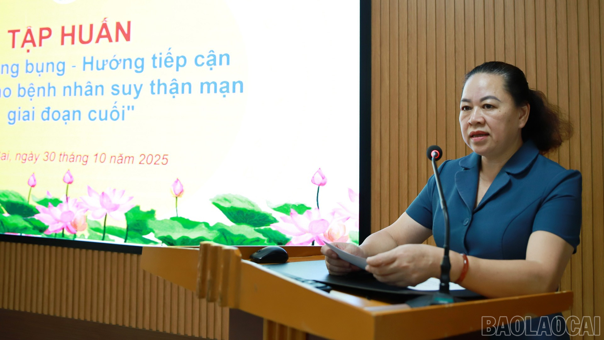 Bà Phạm Bích Vân - Phó Giám đốc Sở Y tế phát biểu khai mạc hội thảo. Bà Phạm Bích Vân - Phó Giám đốc Sở Y tế phát biểu khai mạc hội thảo.