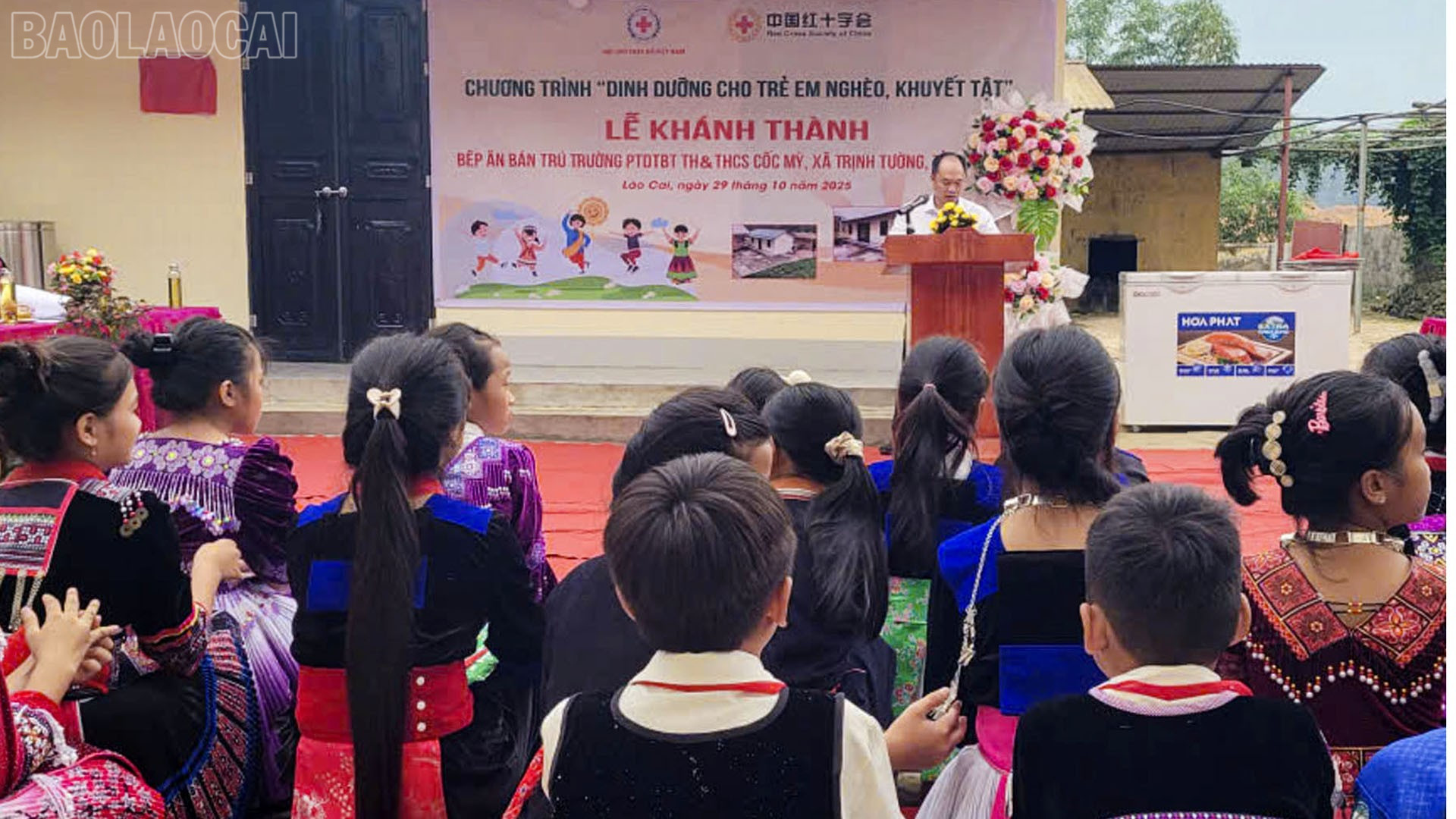 Quang cảnh buổi lễ. baolaocai-tl_quangcanh.jpg