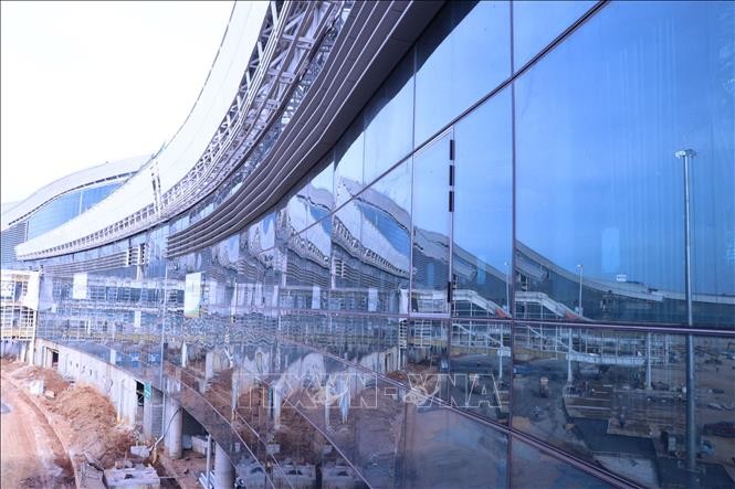 Vách kính nhà ga hành khách sân bay Long Thành được cơ bản hoàn thiện.