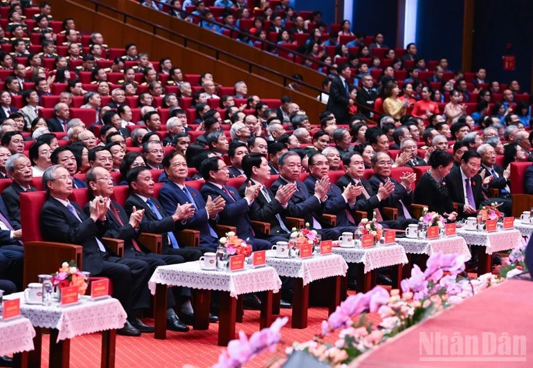 Tổng Bí thư Tô Lâm, Chủ tịch nước Lương Cường, Thủ tướng Phạm Minh Chính, Chủ tịch Quốc hội Trần Thanh Mẫn cùng các đồng chí lãnh đạo, nguyên lãnh đạo Đảng, Nhà nước, các đại biểu dự Lễ kỷ niệm 80 năm Thành lập Chính phủ nước Cộng hòa xã hội chủ nghĩa Việt Nam.