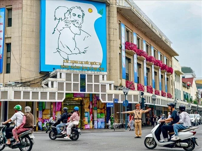 CSGT Hà Nội tăng cường quân số, điều tiết bảo đảm TTATGT trong kỳ nghỉ Tết Nguyên đán Bính Ngọ 2026.