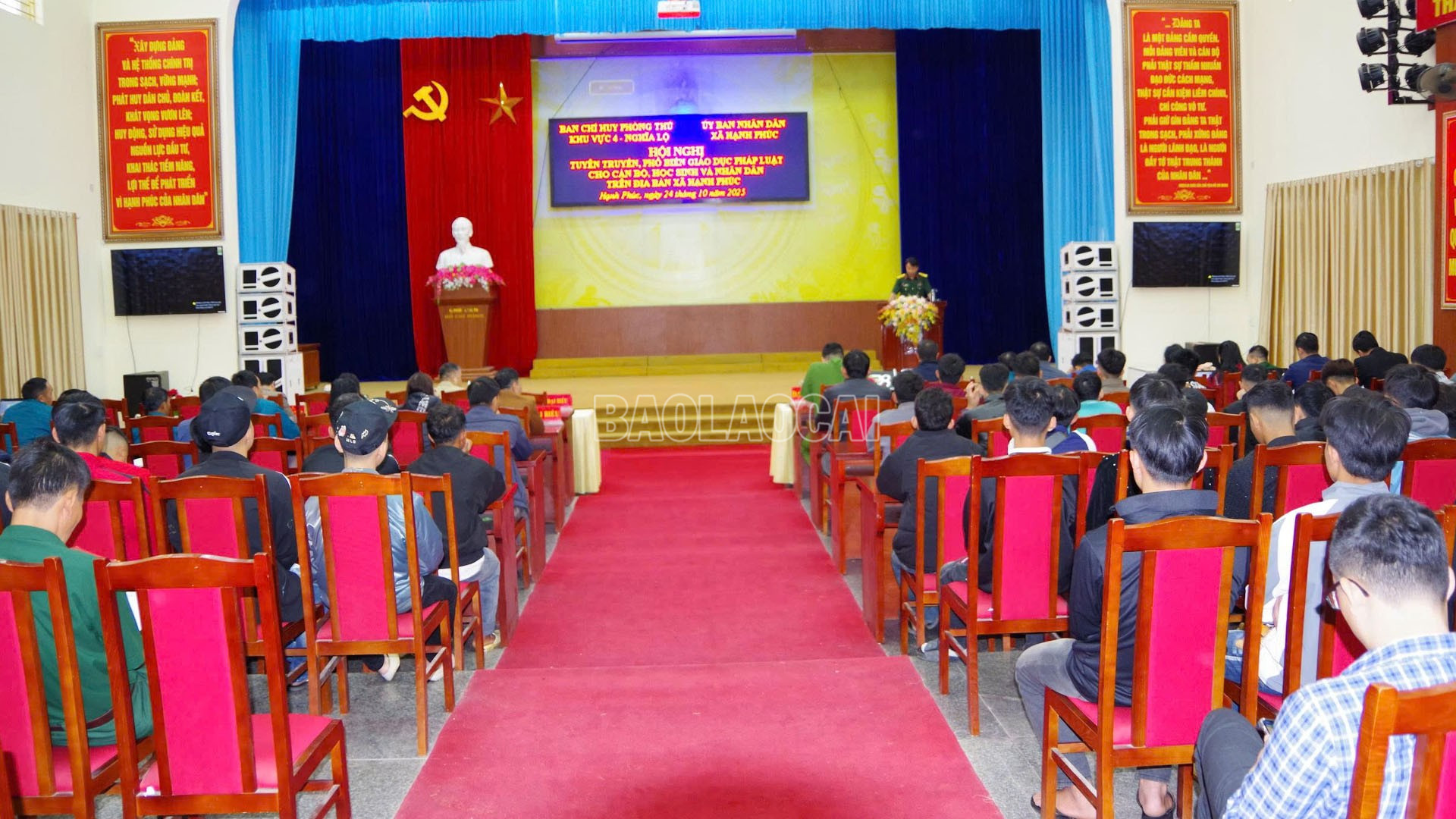 Quang cảnh hội nghị tại xã Hạnh Phúc. baolaocai-c_a112.jpg