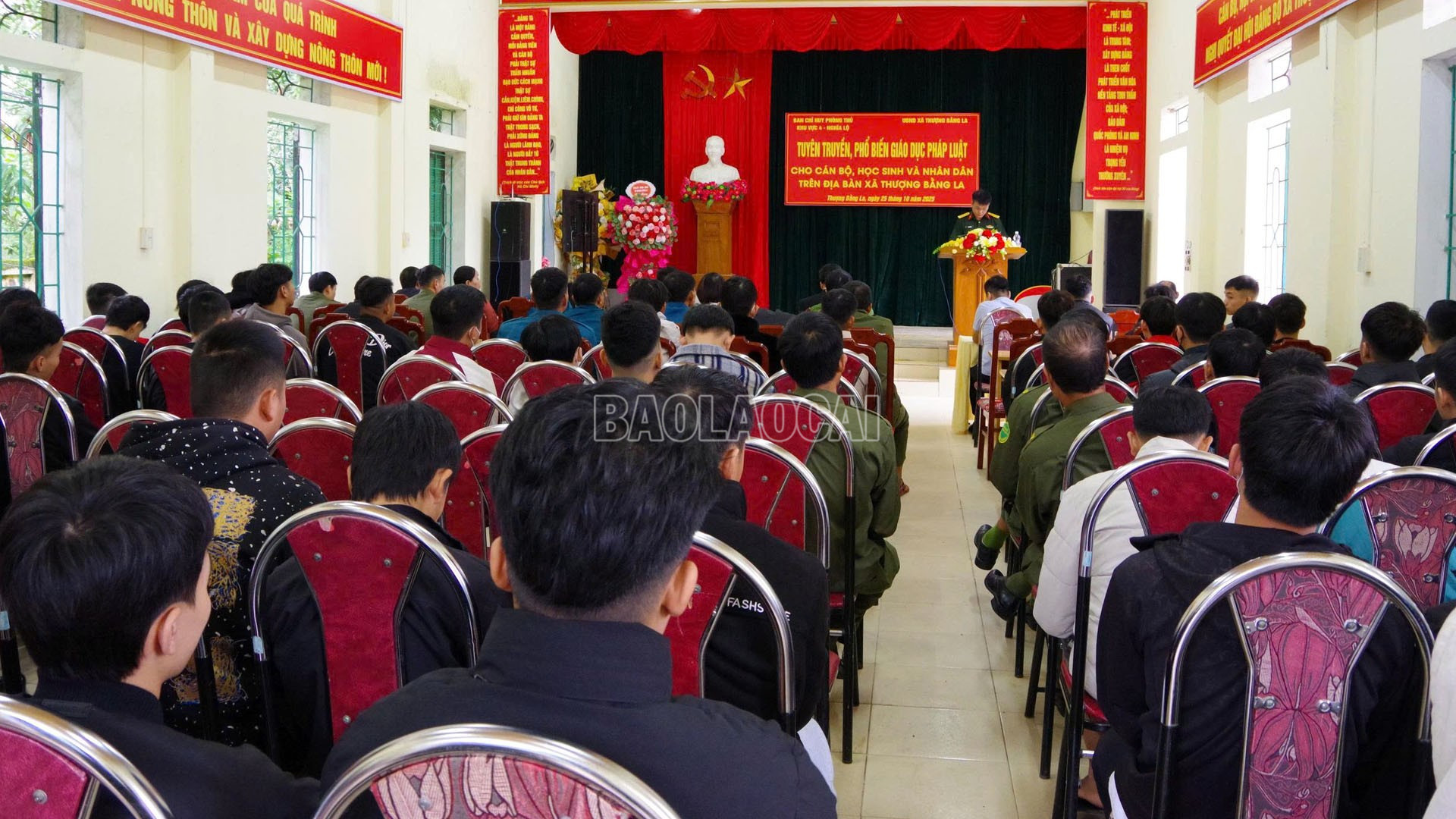 Quang cảnh hội nghị tại xã Thượng Bằng La. baolaocai-c_a5.jpg