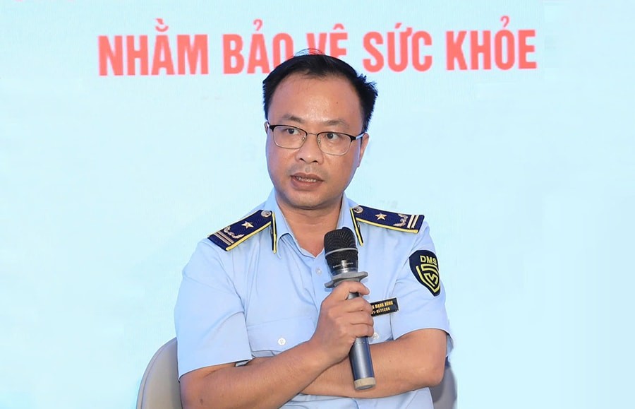 Phó Chi cục trưởng Chi cục Quản lý thị trường Hà Nội Dương Mạnh Hùng. Phó Chi cục trưởng Chi cục Quản lý thị trường Hà Nội Dương Mạnh Hùng.