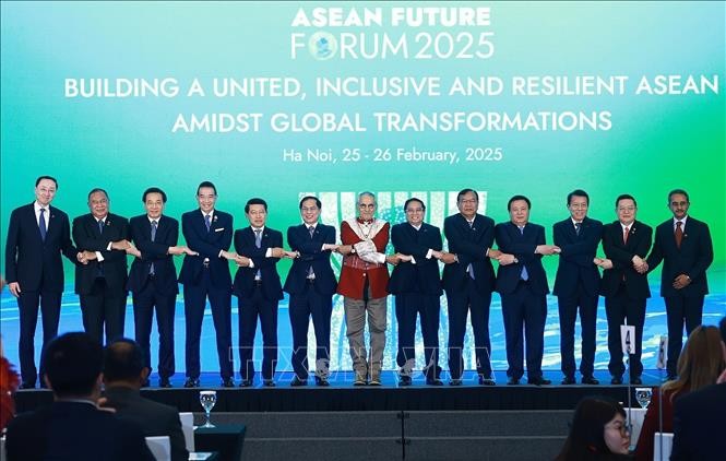 Thủ tướng Phạm Minh Chính và các Trưởng đoàn tham dự Diễn đàn Tương lai ASEAN 2025. Thủ tướng Phạm Minh Chính và các Trưởng đoàn tham dự Diễn đàn Tương lai ASEAN 2025.