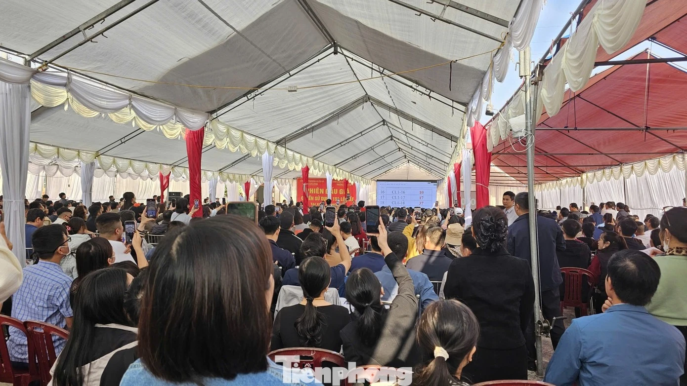 Thủ tướng yêu cầu thực hiện ngay là thiết lập sàn giao dịch bất động sản nhằm công khai, minh bạch thị trường.