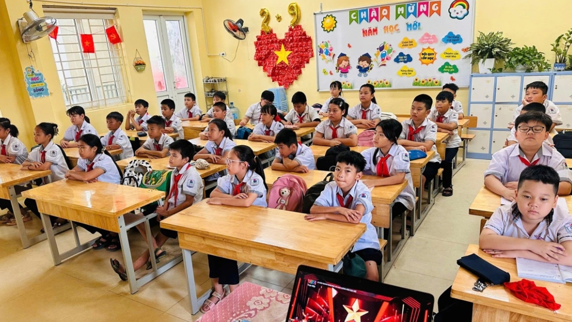 Phụ huynh và người học cần chủ động theo dõi thông báo từ cơ sở giáo dục 11-10-giaoduc.jpg
