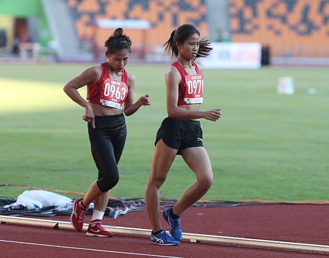 Thu Trang trên đường đua.