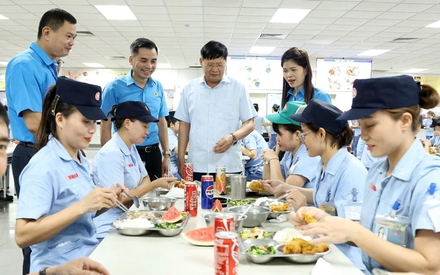 “Bữa cơm Công đoàn” là chương trình ý nghĩa trong chuỗi hoạt động chào mừng 96 năm Ngày thành lập Công đoàn Việt Nam (28/7/1929 - 28/7/2025).