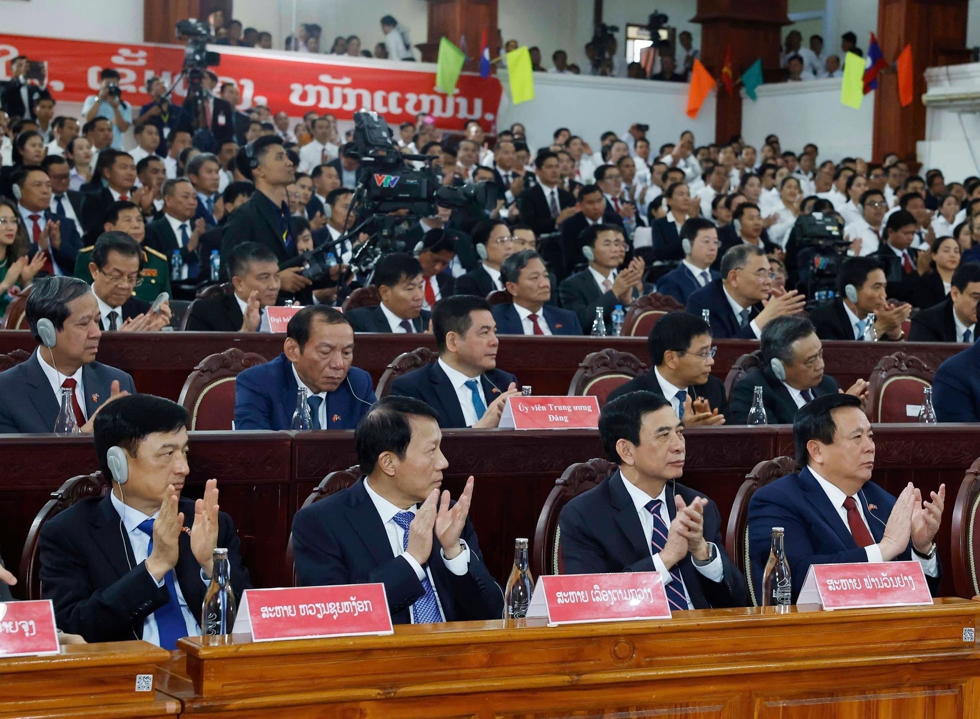 Các đại biểu tham dự cuộc phát biểu chính sách của Tổng Bí thư Tô Lâm tại Học viện Chính trị và Hành chính Quốc gia Lào. (Ảnh: THỐNG NHẤT/TTXVN)