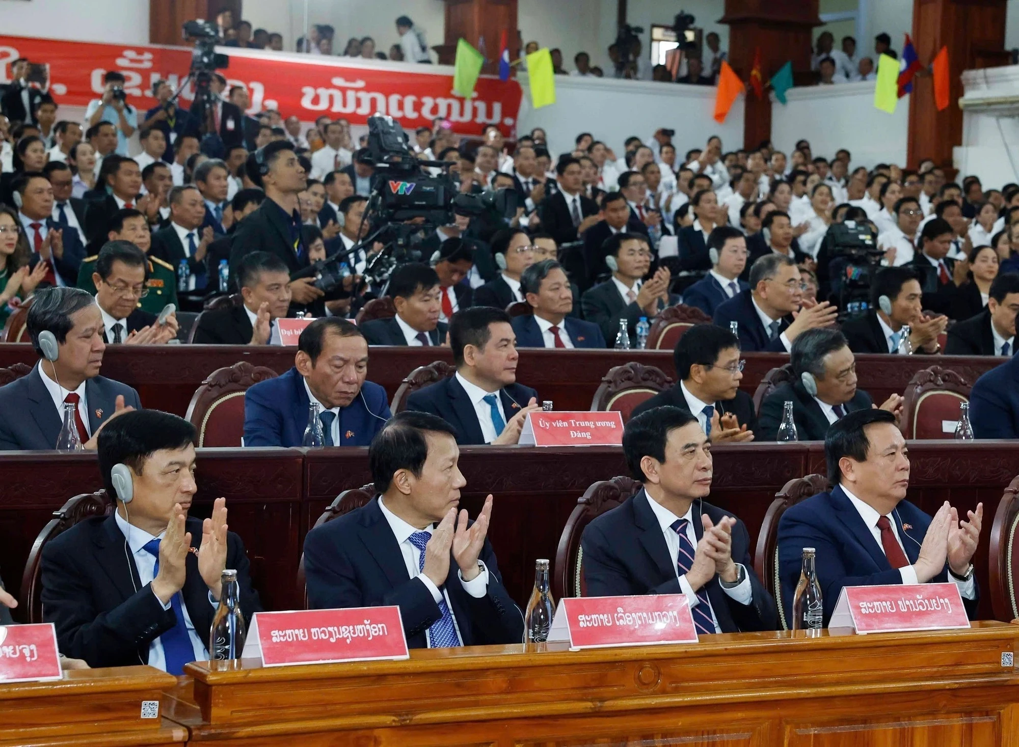 Các đại biểu tham dự cuộc phát biểu chính sách của Tổng Bí thư Tô Lâm tại Học viện Chính trị và Hành chính Quốc gia Lào. (Ảnh: THỐNG NHẤT/TTXVN)