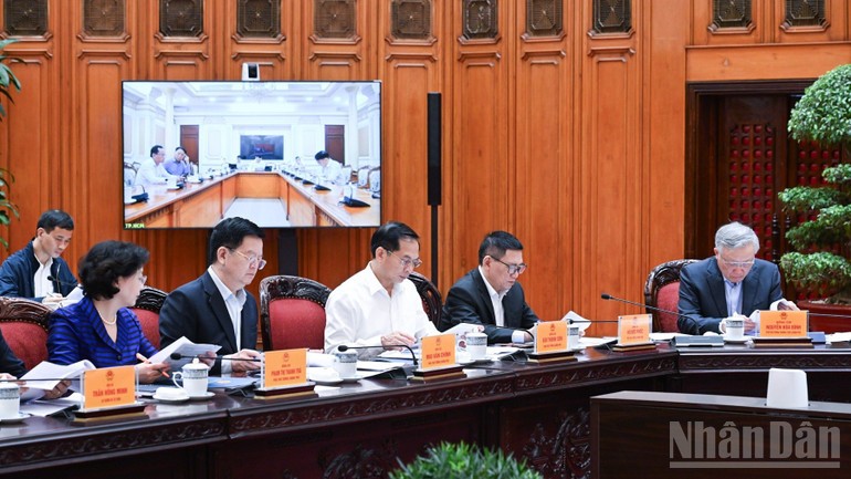 Các Phó Thủ tướng Chính phủ tham dự cuộc họp.