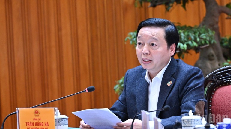 Phó Thủ tướng Trần Hồng Hà phát biểu ý kiến tại cuộc họp.