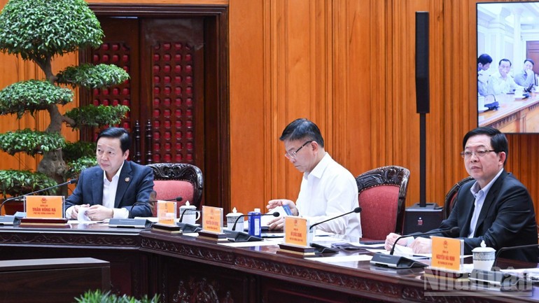 Các Phó Thủ tướng Chính phủ tham dự cuộc họp.