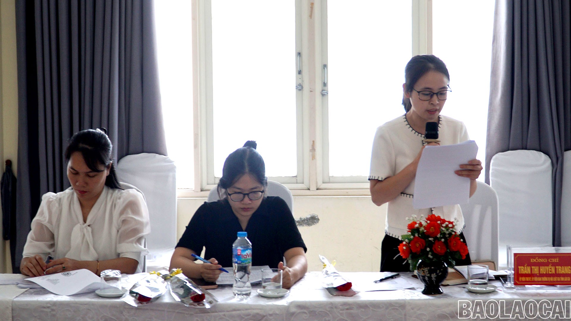 Các đại biểu tham gia ý kiến tại hội nghị. 20-10-hoiluat2.jpg