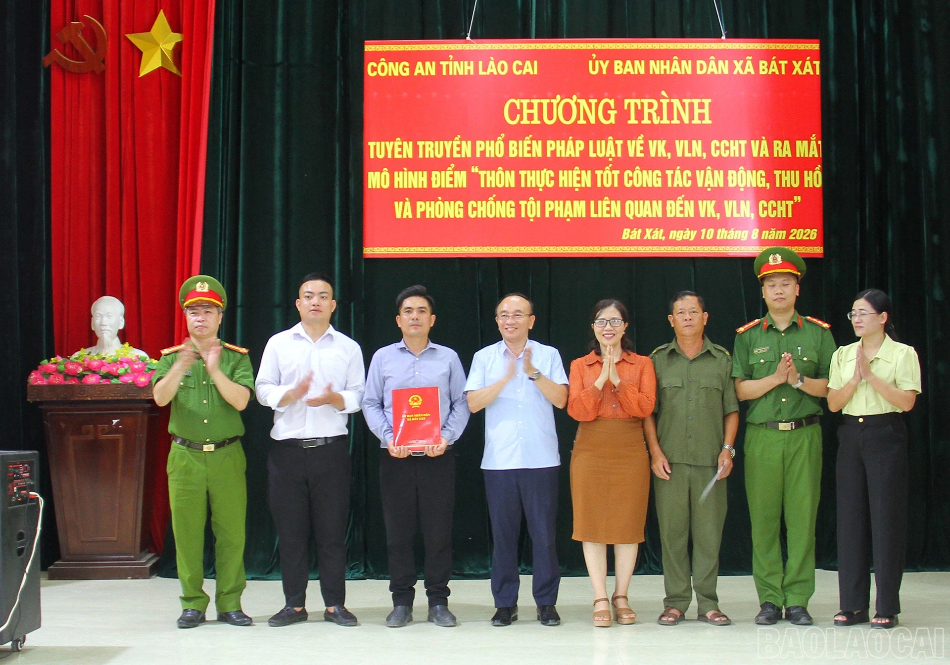 Ban điều hành mô hình điểm thôn An Quang ra mắt, cam kết tuyên truyền, vận động Nhân dân giao nộp vũ khí, vật liệu nổ, công cụ hỗ trợ.