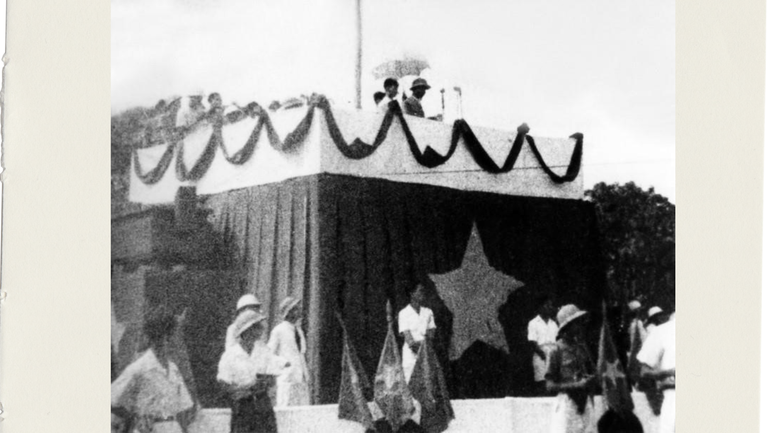 Chủ tịch Hồ Chí Minh đọc Tuyên ngôn Độc lập sáng 2/9/1945. (Ảnh: TTXVN) Chủ tịch Hồ Chí Minh đọc Tuyên ngôn Độc lập sáng 2/9/1945. (Ảnh: TTXVN)