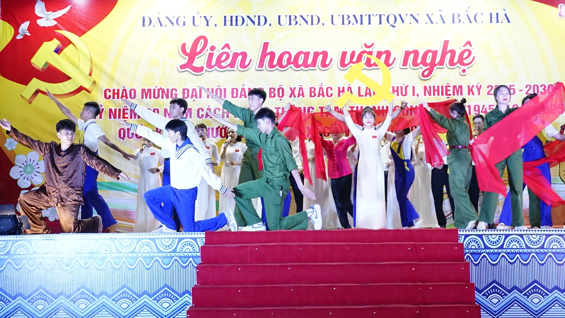 Những tiết mục múa đặc sắc. 10-8-bac-ha1.jpg
