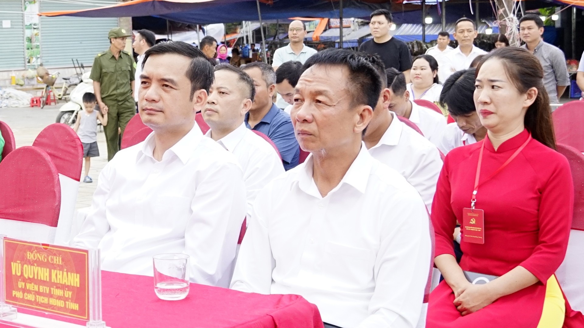 Đồng chí Vũ Quỳnh Khánh - Ủy viên Ban Thường vụ Tỉnh ủy, Phó Chủ tịch Thường trực HĐND tỉnh dự lễ khởi công. 10-8-le2a.jpg