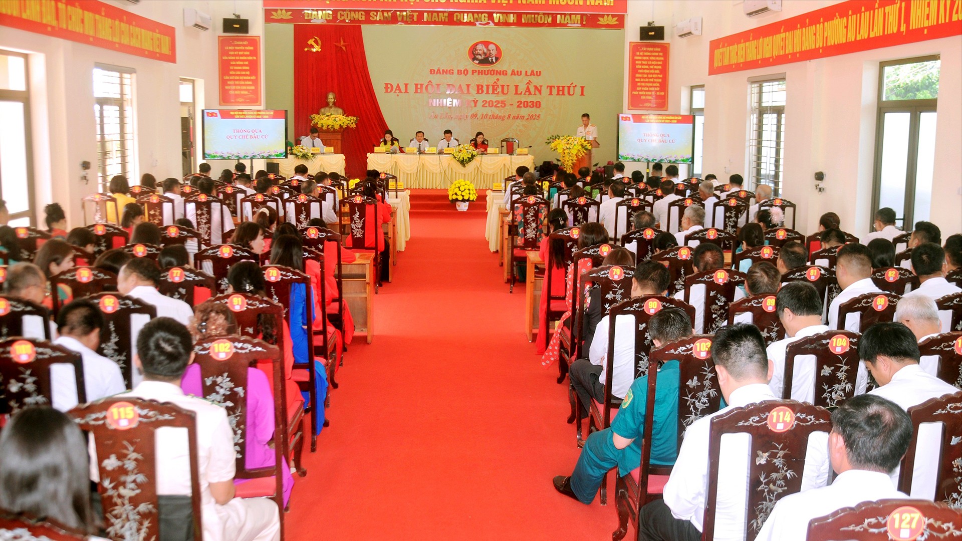 Quang cảnh Đại hội. 10-8-au-lau.jpg