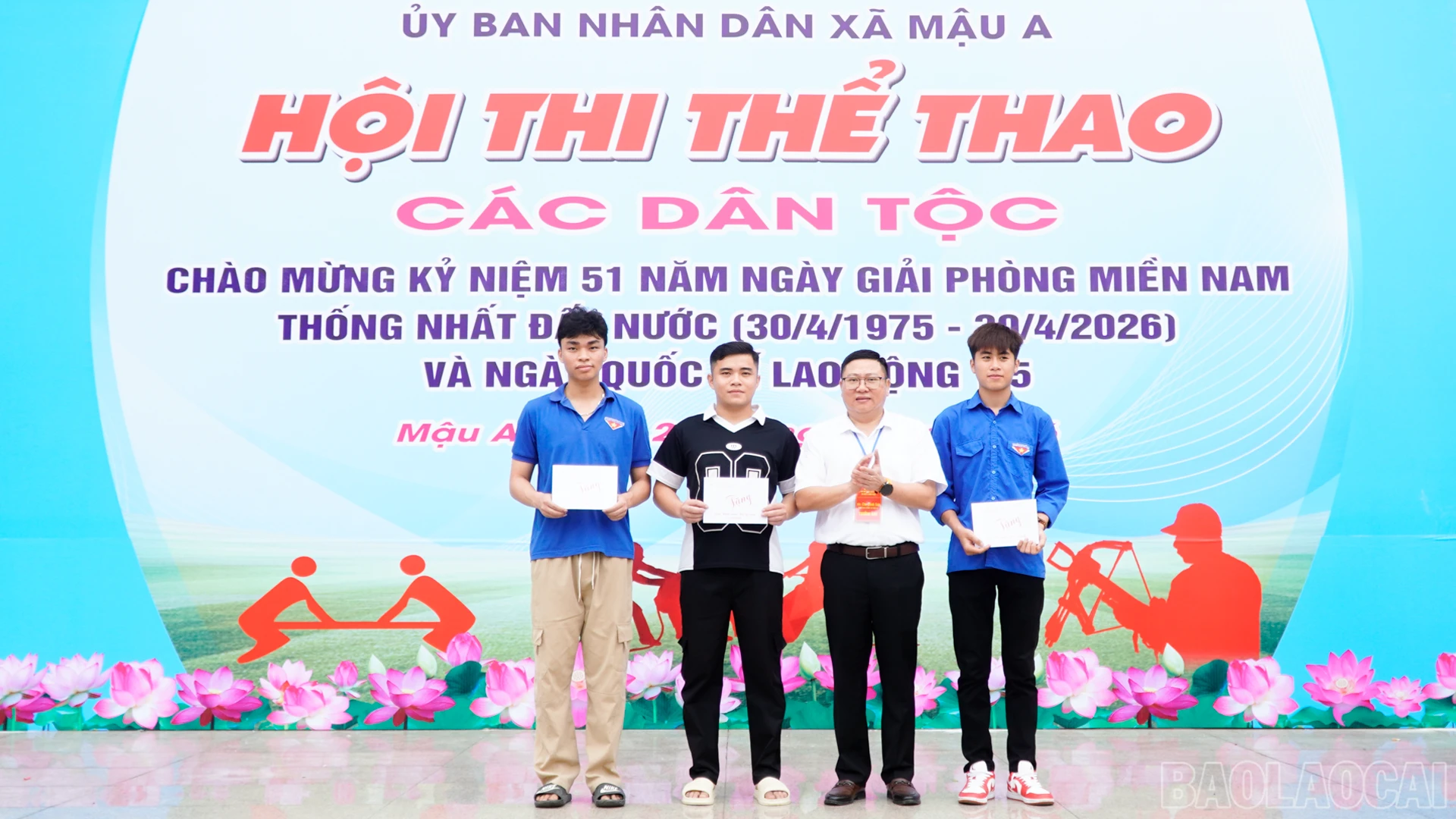 Ban tổ chức trao giải cho các tập thể, cá nhân có thành tích xuất sắc trong hội thi.