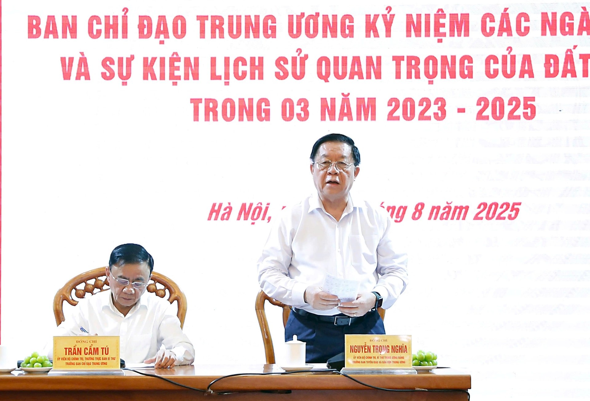 Trưởng ban Tuyên giáo và Dân vận Trung ương Nguyễn Trọng Nghĩa phát biểu tại cuộc họp. Trưởng ban Tuyên giáo và Dân vận Trung ương Nguyễn Trọng Nghĩa phát biểu tại cuộc họp.
