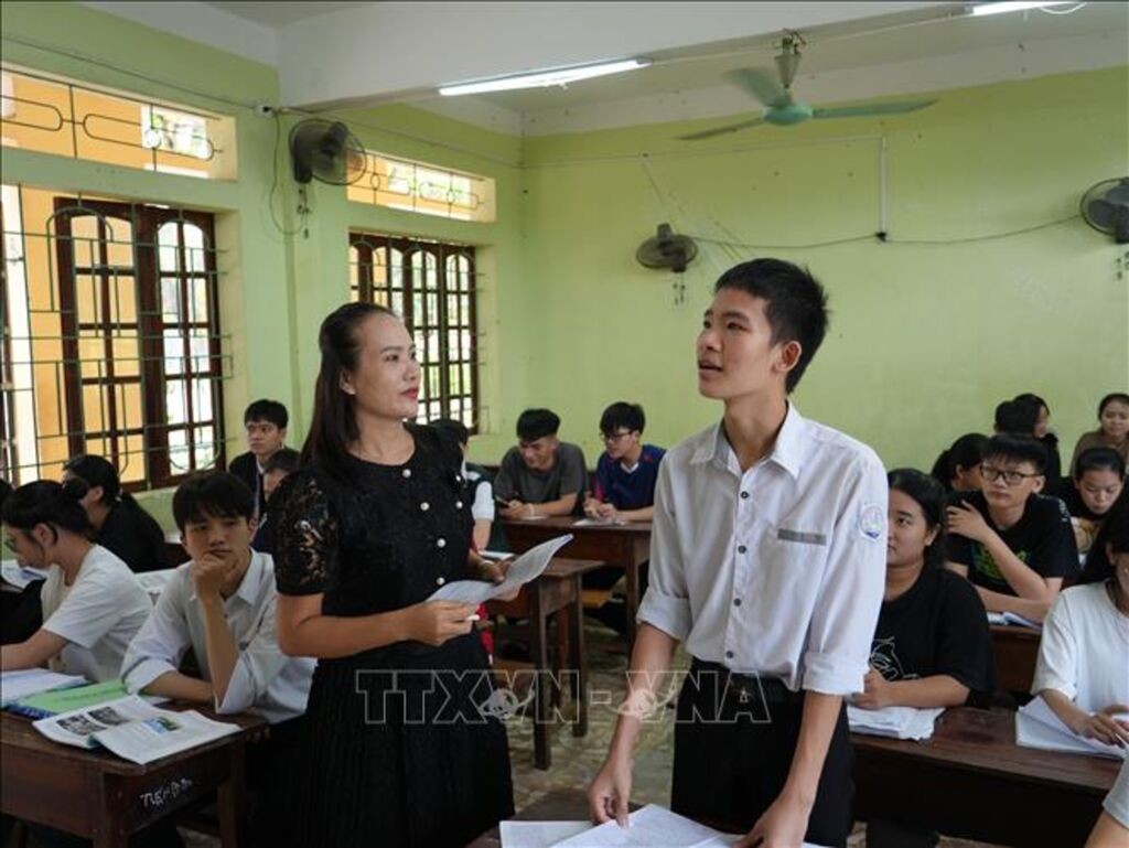 Giờ học của cô và trò Trường THPT Đô Lương 2, xã Bạch Ngọc, tỉnh Nghệ An. (Ảnh minh họa) Giờ học của cô và trò Trường THPT Đô Lương 2, xã Bạch Ngọc, tỉnh Nghệ An. (Ảnh minh họa)