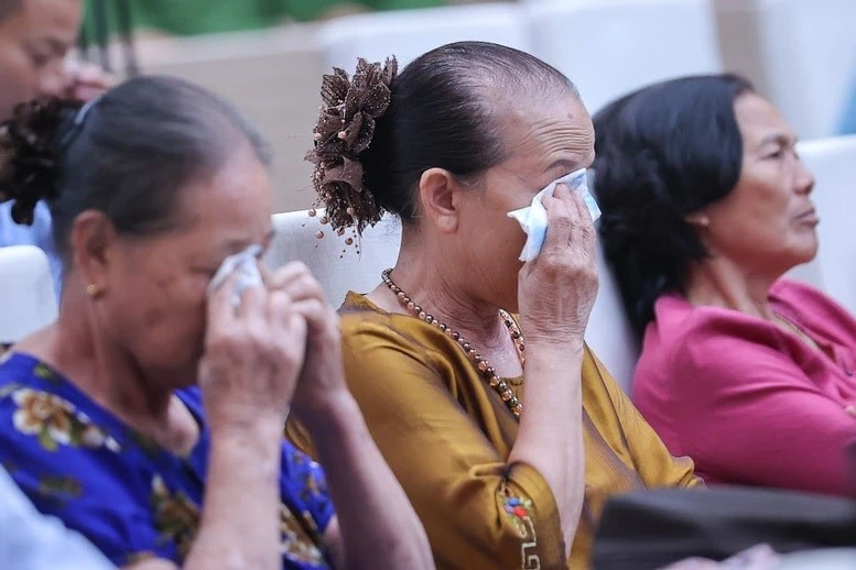 Thân nhân các liệt sĩ dự Hội nghị trực tuyến sơ kết một năm triển khai thu nhận mẫu ADN cho thân nhân của liệt sĩ chưa xác định được danh tính trên toàn quốc.