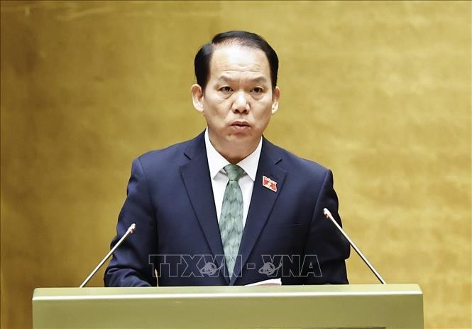 Ủy viên Ủy ban Thường vụ Quốc hội Hoàng Thanh Tùng trình bày tóm tắt các Báo cáo giải trình, tiếp thu, chỉnh lý về 04 dự thảo: Luật Dẫn độ; Luật Chuyển giao người đang chấp hành án phạt tù; Luật Tương trợ tư pháp về hình sự; Luật Tương trợ tư pháp về dân sự. Ủy viên Ủy ban Thường vụ Quốc hội Hoàng Thanh Tùng trình bày tóm tắt các Báo cáo giải trình, tiếp thu, chỉnh lý về 04 dự thảo: Luật Dẫn độ; Luật Chuyển giao người đang chấp hành án phạt tù; Luật Tương trợ tư pháp về hình sự; Luật Tương trợ tư pháp về dân sự.